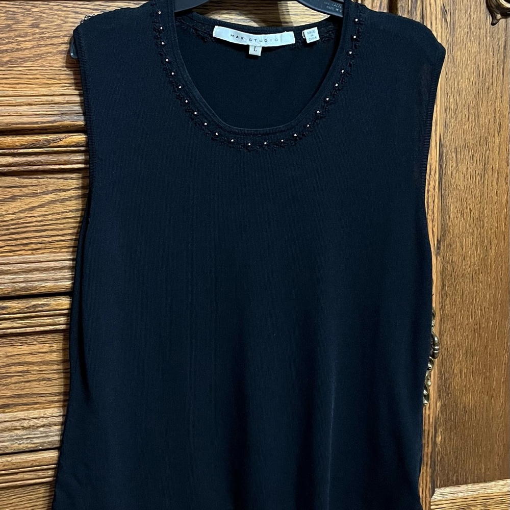 Max Studio large sleeveless black top with accents around the neck, super comfy